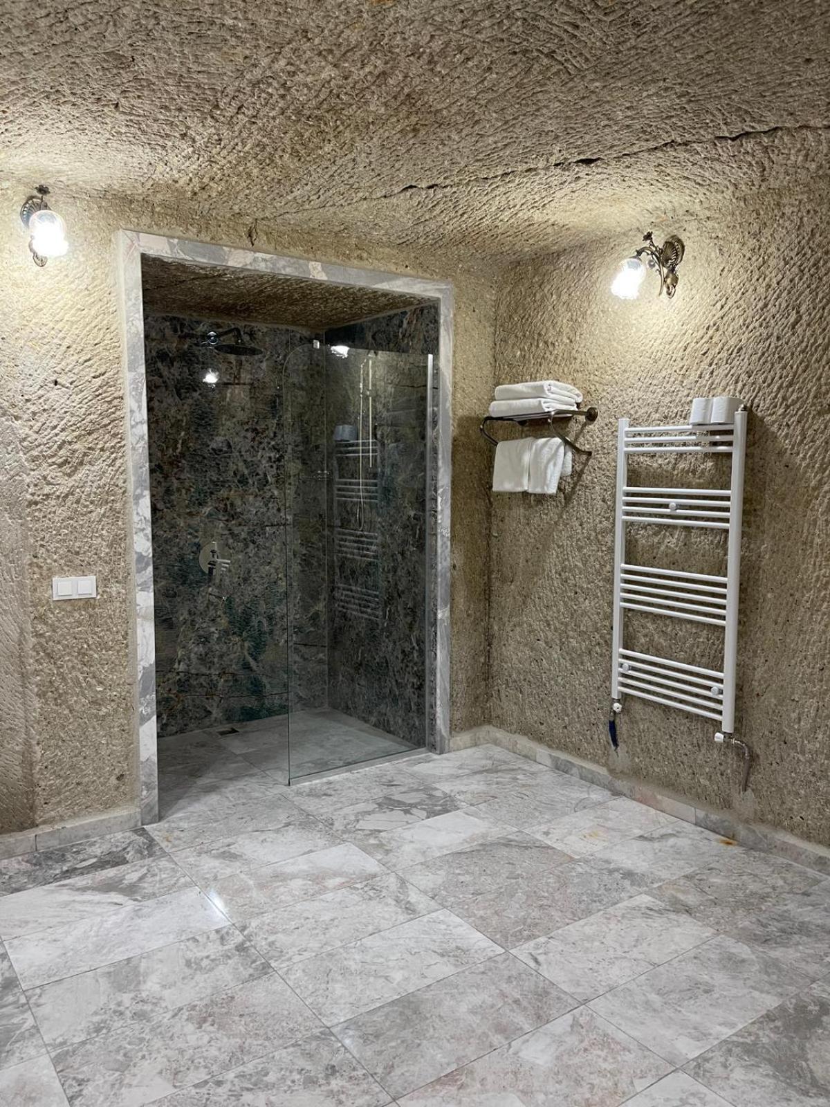 Cappadocia Empire Cave Hotel Göreme Esterno foto